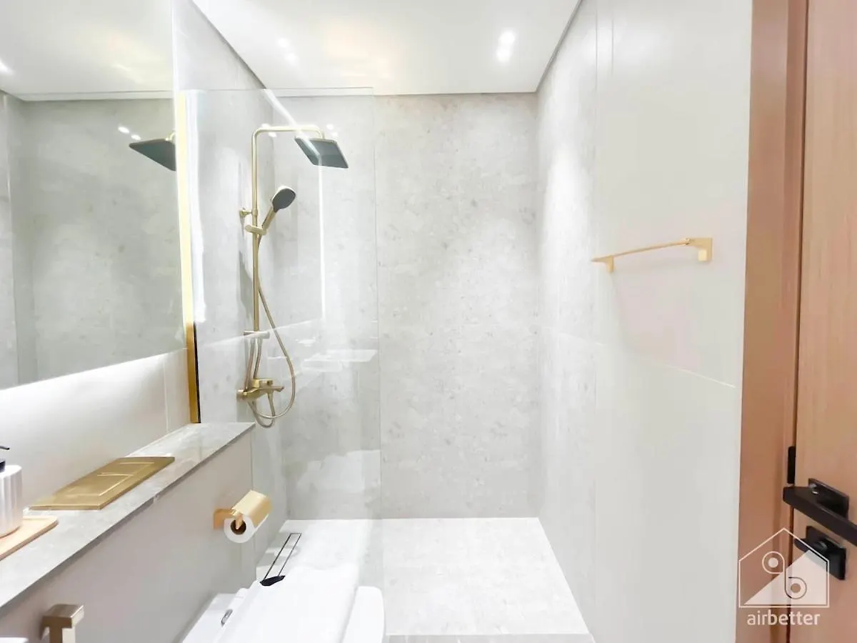 Luxury & Comfort At Binghatti Amber With Balcony Dubai 0*,